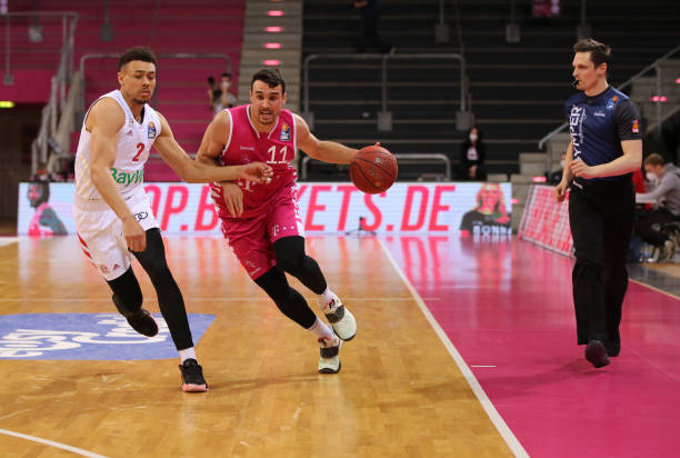 军不仅对球 军不仅对球