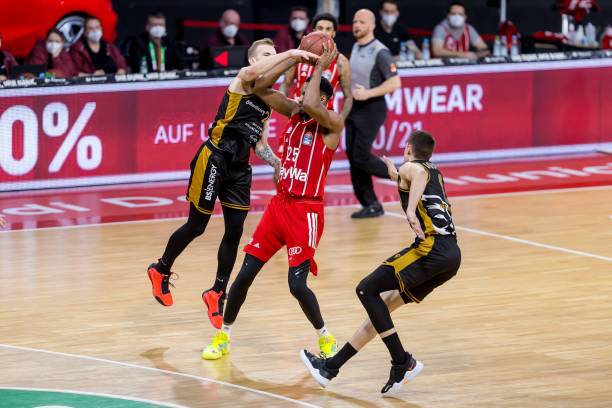 足球世界需 足球世界需