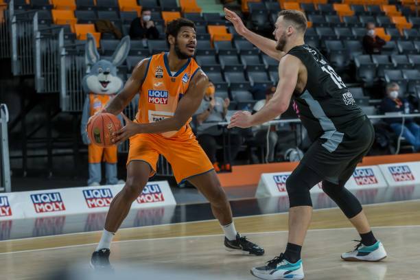 度依赖左腿 度依赖左腿